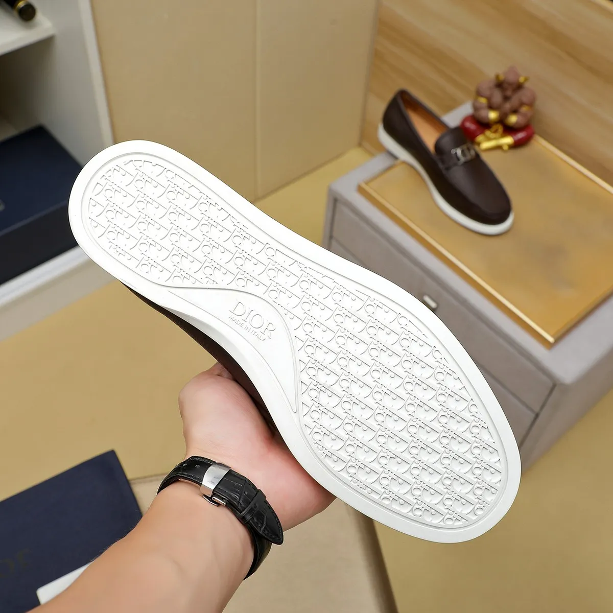 Men's clothing and shoes 💰460 💰🔥[Dior] High-end top-notch 🔝 purchasing agent 🔍🔍The latest 🇺🇸 counters are on sale simultaneously, original Italian brand · brand totem cloth sewn with brand cloth label · paired with calfskin · (high-end, nobility and class) exquisite workmanship (cow Leather lining) Sole: Original two-color sole ⚠️outsole specially provided by the original factory. Comfortable, wear-resistant, non-slip, real-life photoshoot🎬The real thing is more beautiful🔍Color: Color optional💕💕Number of yards: 39-44 (customized at 38.45.46)...